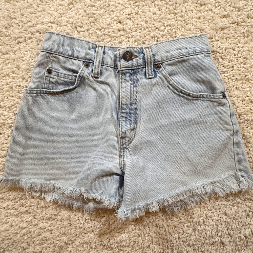 Vintage Levis 910 High Waisted Light Wash Denim Cut Off Shorts 3‎ Heritage